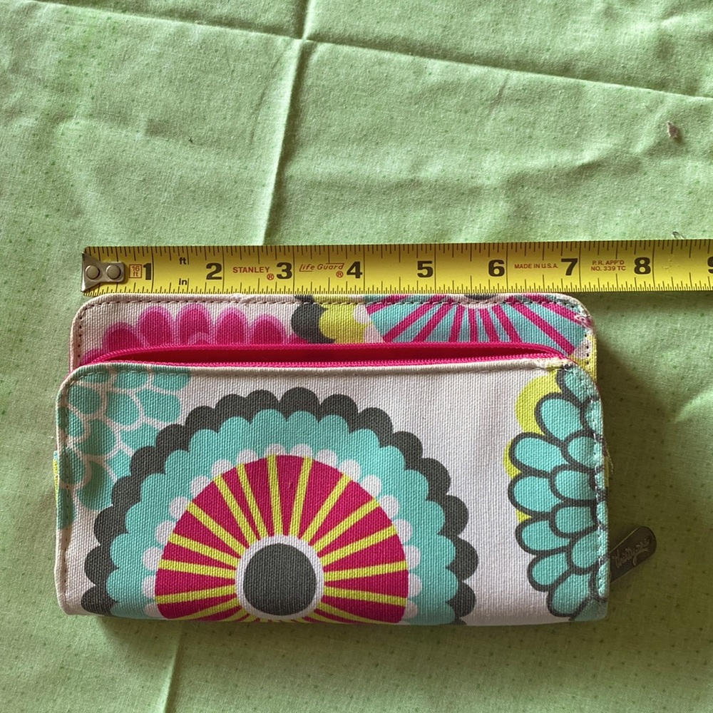 ThirtyOne Wallet has a hook you could add a wristlet strap - Picture 1 of 8